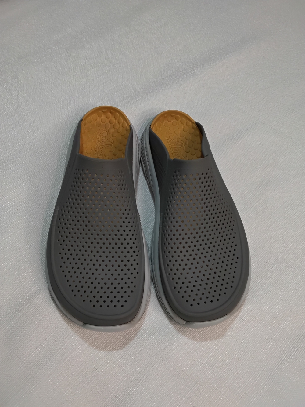 Skechers Foamies Creston Gray Perforated Slip-On Mule with Tan Footbed Sz 9.